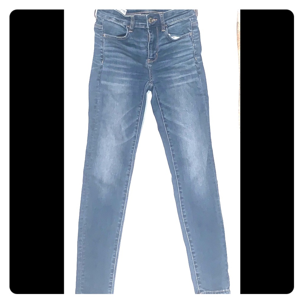 American Eagle (NWOT) skinny jeans. Size 2